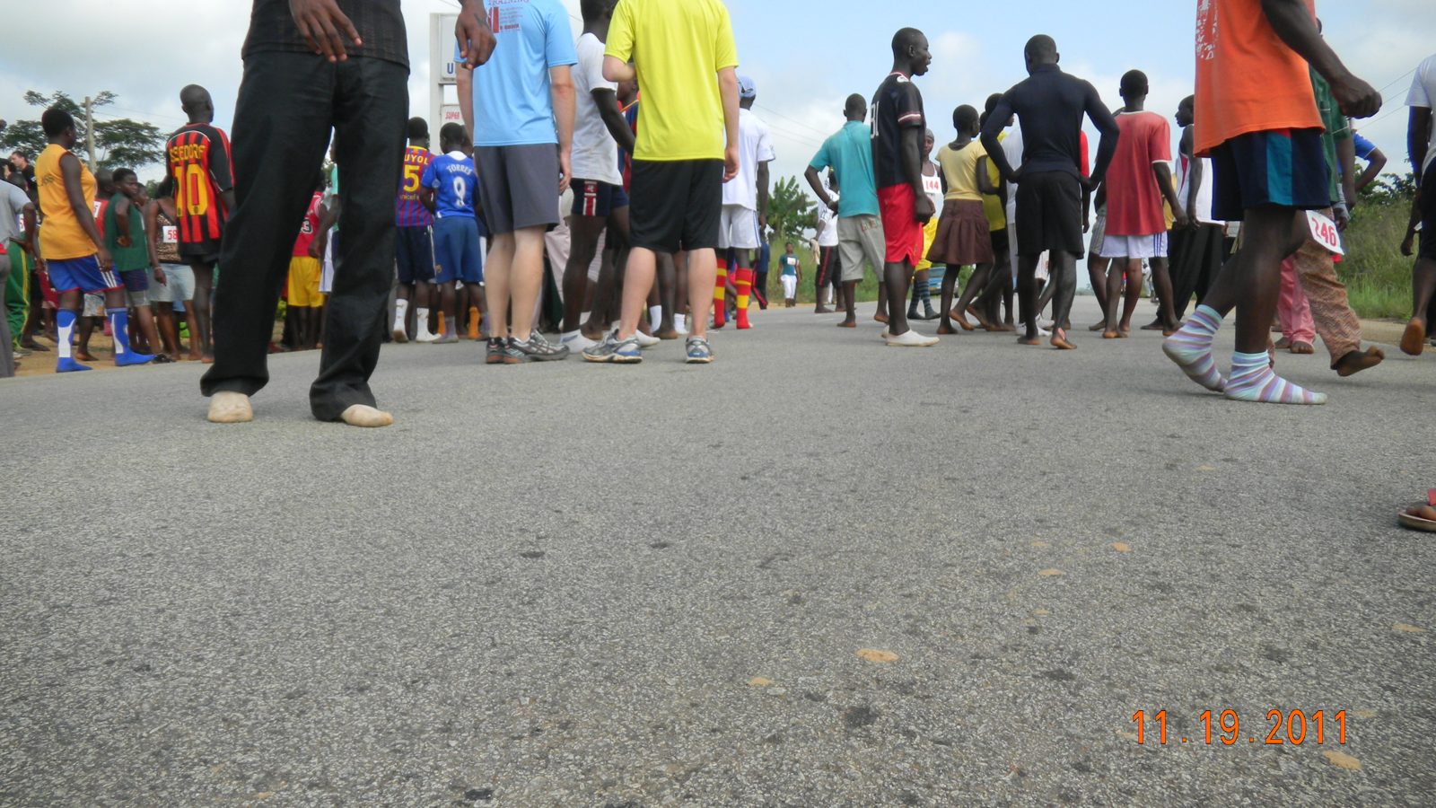 The crowd of runners seen from road level at the start